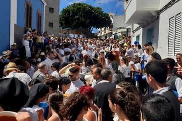 Unas 1.200 personas dan vida a una nueva edición de la Traída del Agua (Foto Francisco Javier Santana y TA)